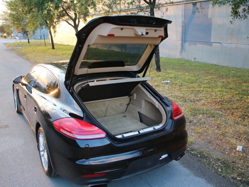 2016 PORSCHE PANAMERA